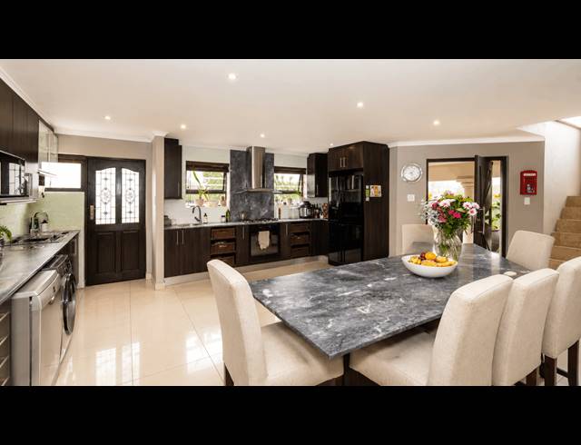 4 BEDROOM FREESTANDING TO LET IN FLAMINGO VLEI